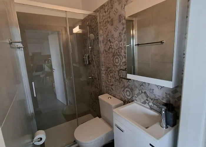 Luxury 1br With View דירה *